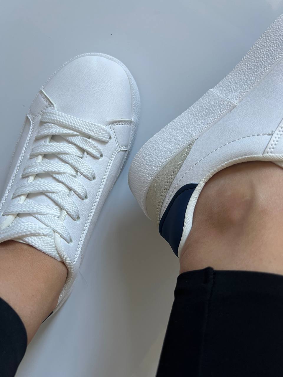 کتونی سفید پست سورمه کرم - تصویر 2