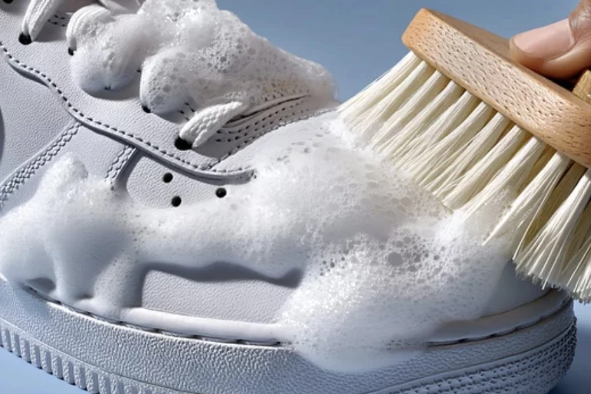 نحوه تمیز کردن کتونی سفید چرم و پارچه‌ای